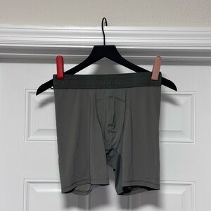 SKIMS Mens Flex 5" Boxer Briefs Gunmetal Gray Size Medium Performance Wear Gym